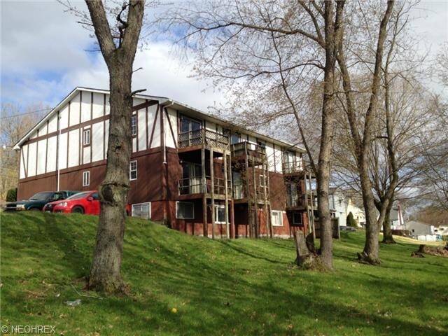 Building Photo - Nellie 556-562
