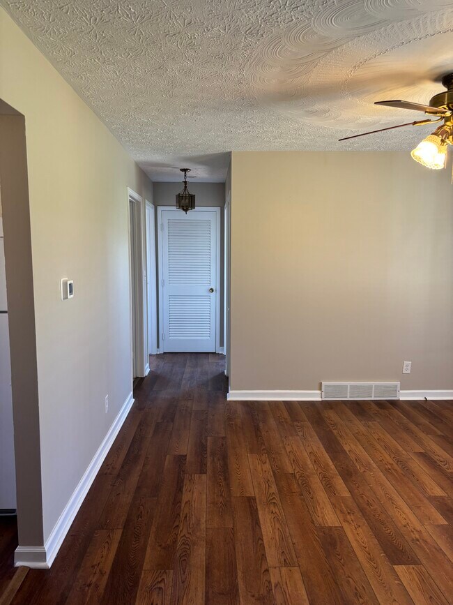 Building Photo - Highland