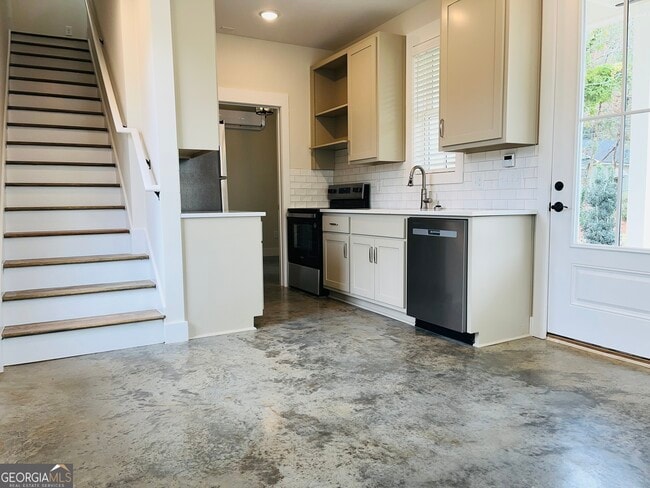 Building Photo - 102 Gardenia Ln