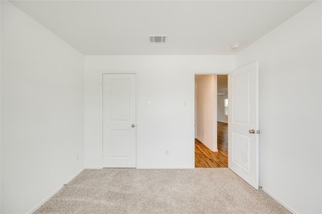 Building Photo - 275 Mica Trl