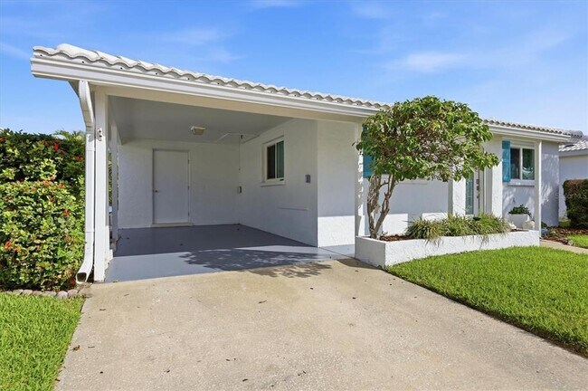 Building Photo - 885 Spanish Dr N
