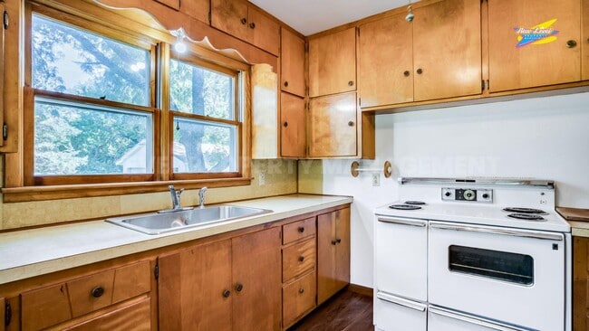 Building Photo - 10509 SW US Highway 54