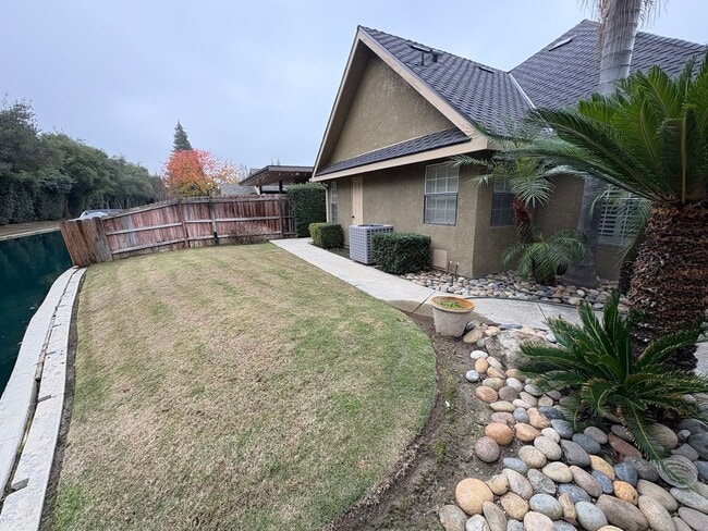 Building Photo - Entertainer delight rental home located in ''The Lakes'' subdivision Coming soon *Private Showing...