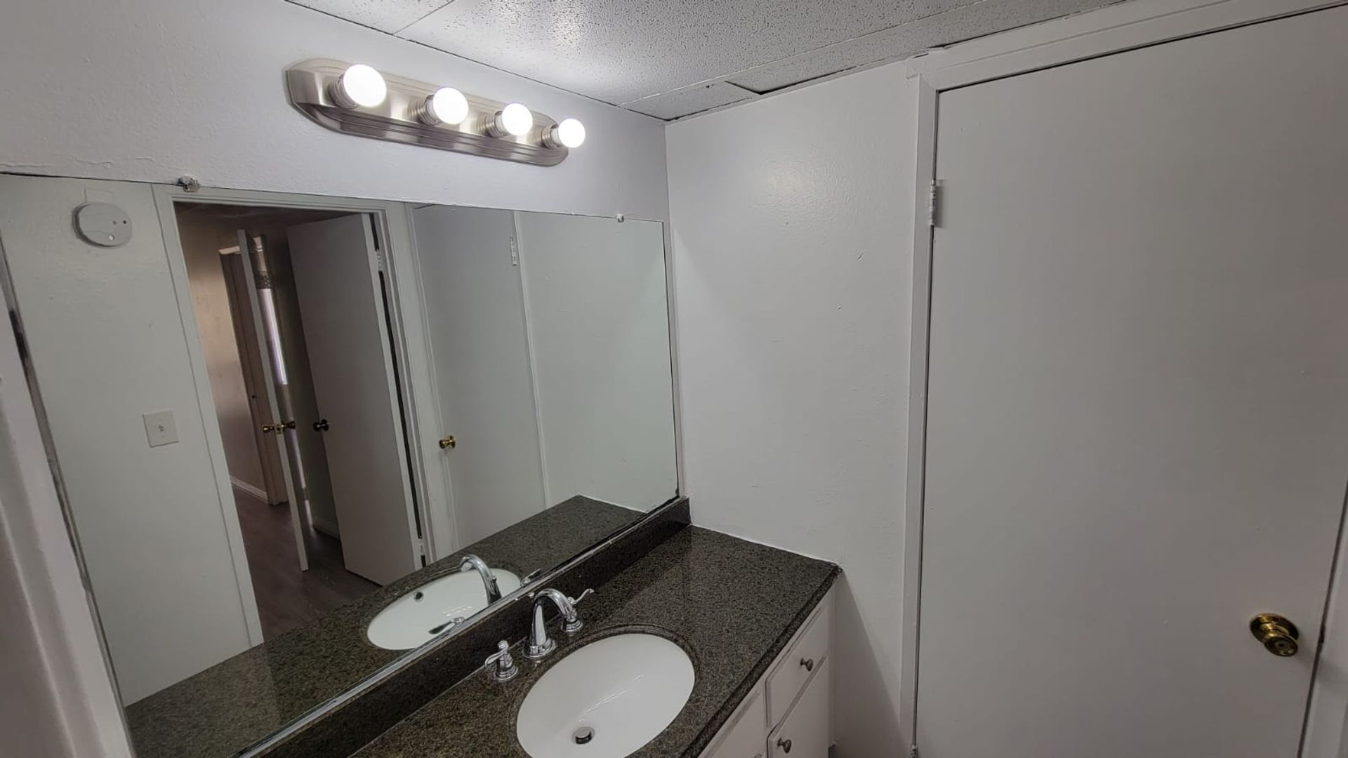 Building Photo - 5461 Kester Ave