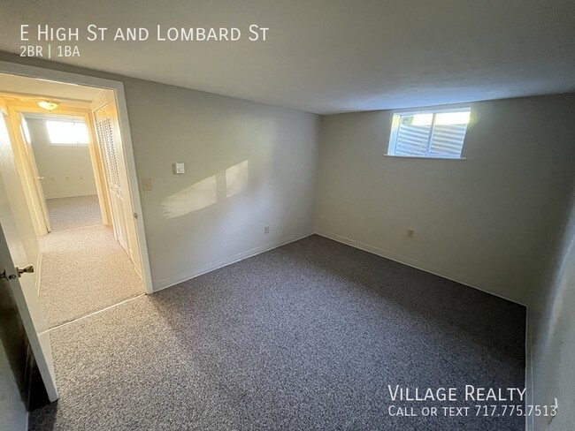 Building Photo - Huge 2-Bed apartment with washer/dryer hoo...