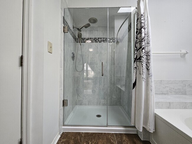 Building Photo - 7645 Bayridge Dr