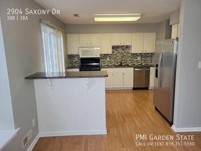 Building Photo - 2904 Saxony Dr