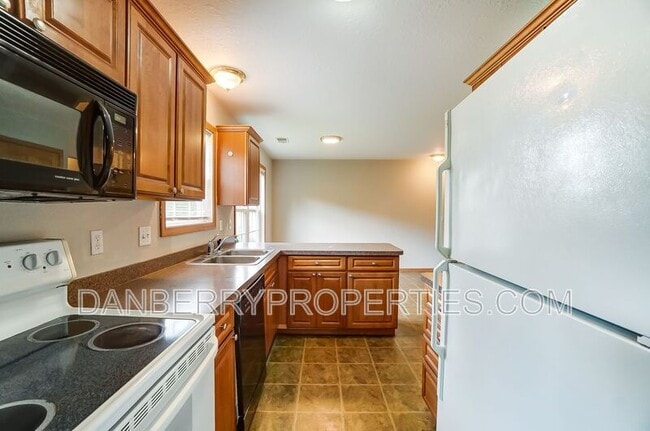 Building Photo - 1105 N Byrne Rd