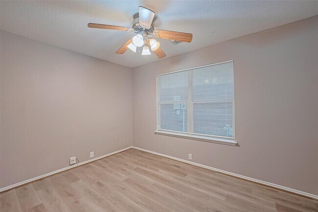 Building Photo - 4826 Cliffpoint Ct