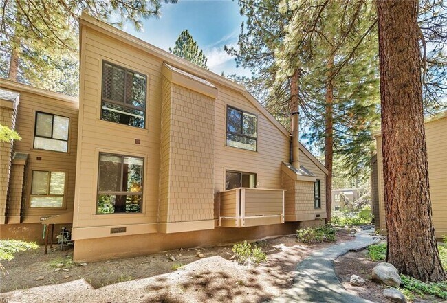 Building Photo - Great location in Incline Village