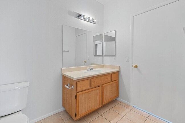 Building Photo - *VERY NICE CONDO IN GATED COMMUNITY !