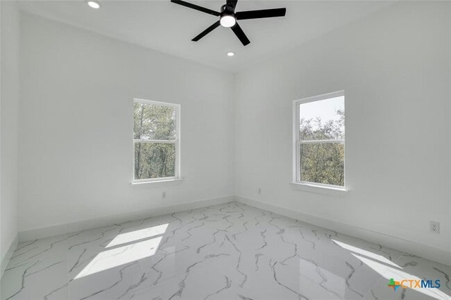 Building Photo - 121 Diamond Head Dr