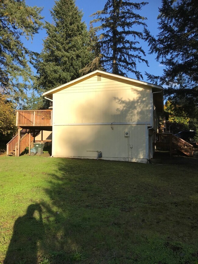 Building Photo - Remodeled 4 Bed Room 2 Bath 2 Car Garage Home