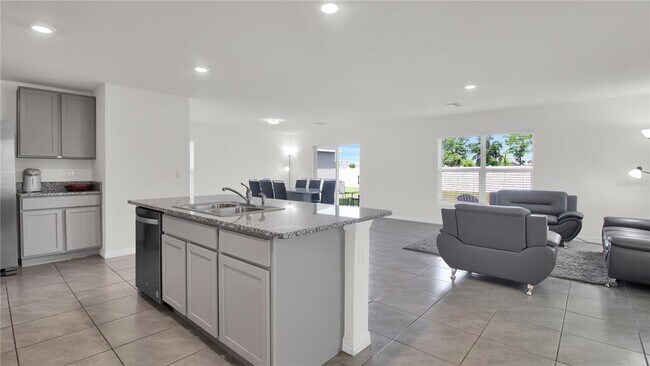 Building Photo - 16545 Mosaic Oar Dr
