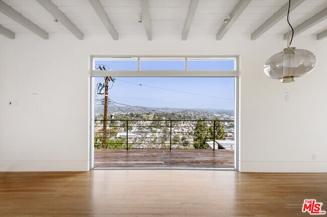 Building Photo - 631 Cross Ave