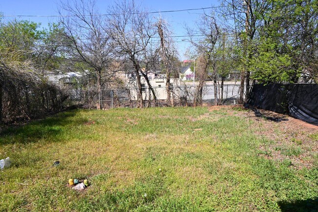 Building Photo - Charming 3 Bed 1 Bath in Hospital District