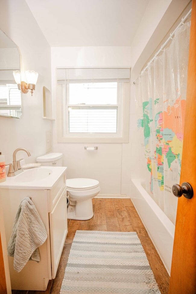 Building Photo - Beautiful four bedroom home avaulable for ...