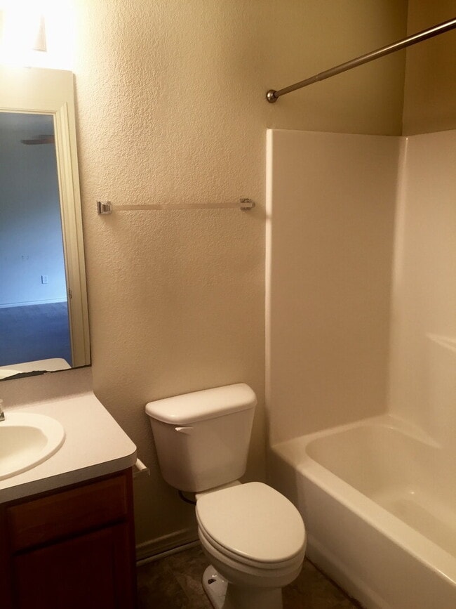 Building Photo - "Spacious 3-Bed, 2-Bath Retreat in College Station – Your Perfect Home Awaits!"