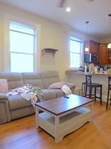 Building Photo - 28 Dell Ave