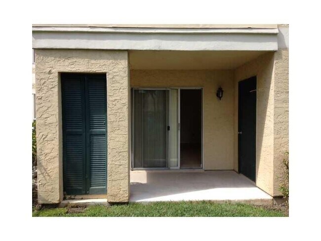 Building Photo - 899 Riverside Dr
