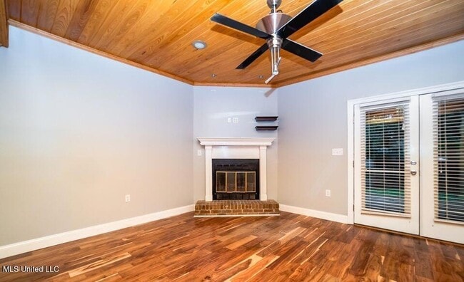 Building Photo - 807 Planters Point Dr