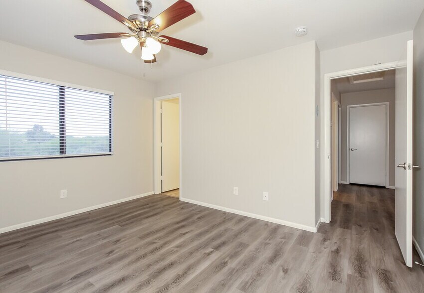 Building Photo - 2165 E Donald Dr