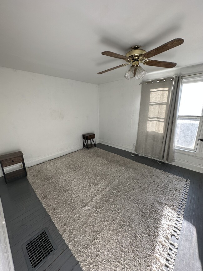 Master Bedroom - 316 W Sycamore St