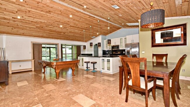 Building Photo - 8924 Angelica Dr