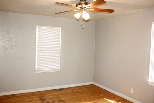 Building Photo - House Located Near Maxey Park, Medical Dis...