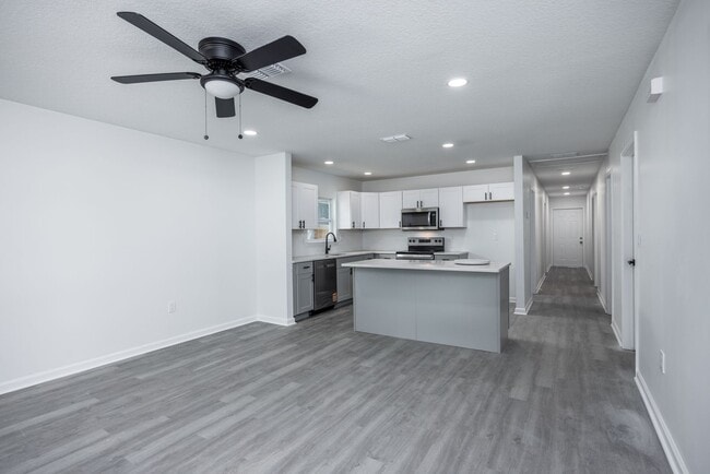 Building Photo - Spacious 4BR/2BA Home in Gainesville’s Heart