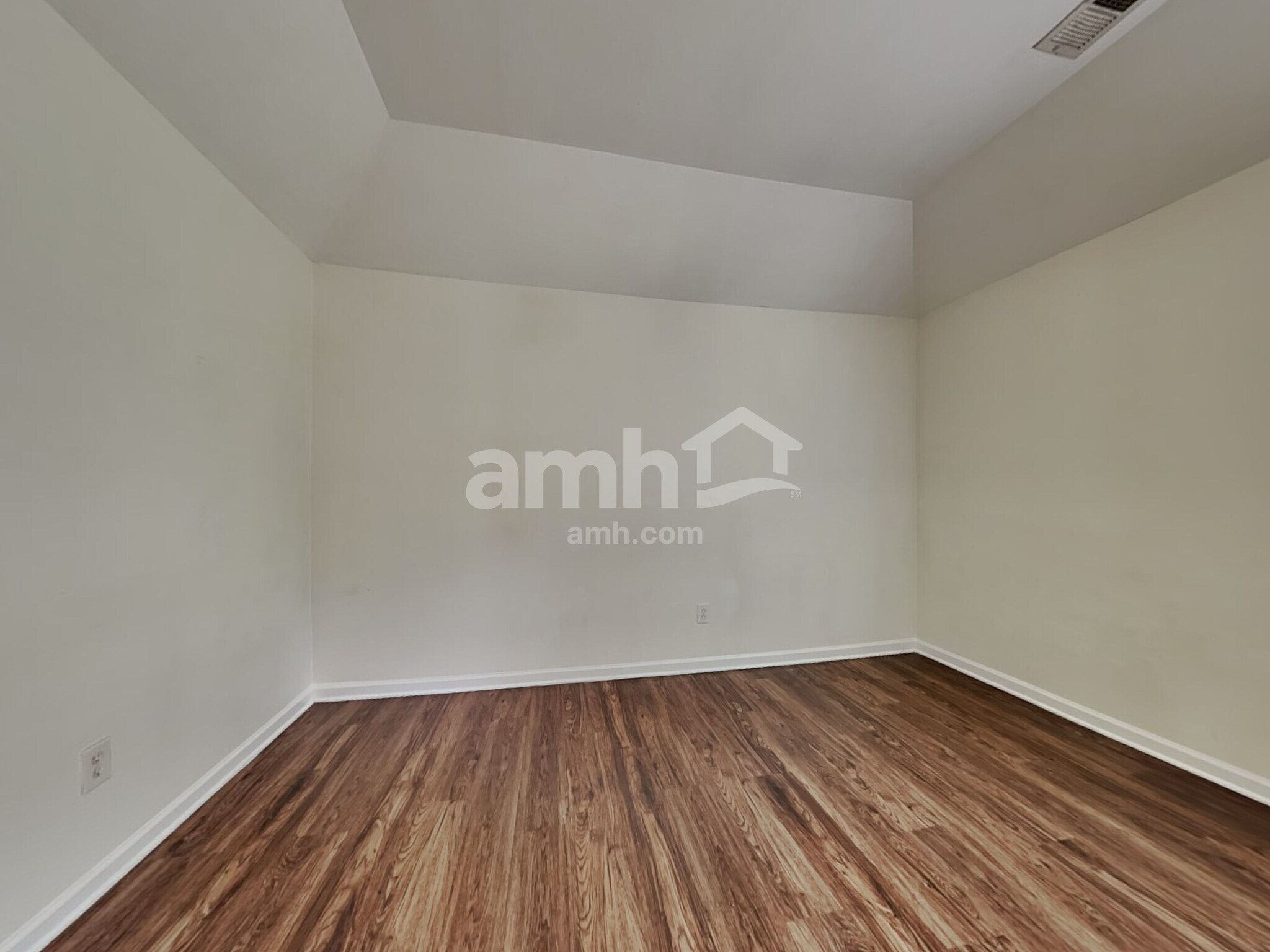 Building Photo - 9117 Hollow Ridge Ln