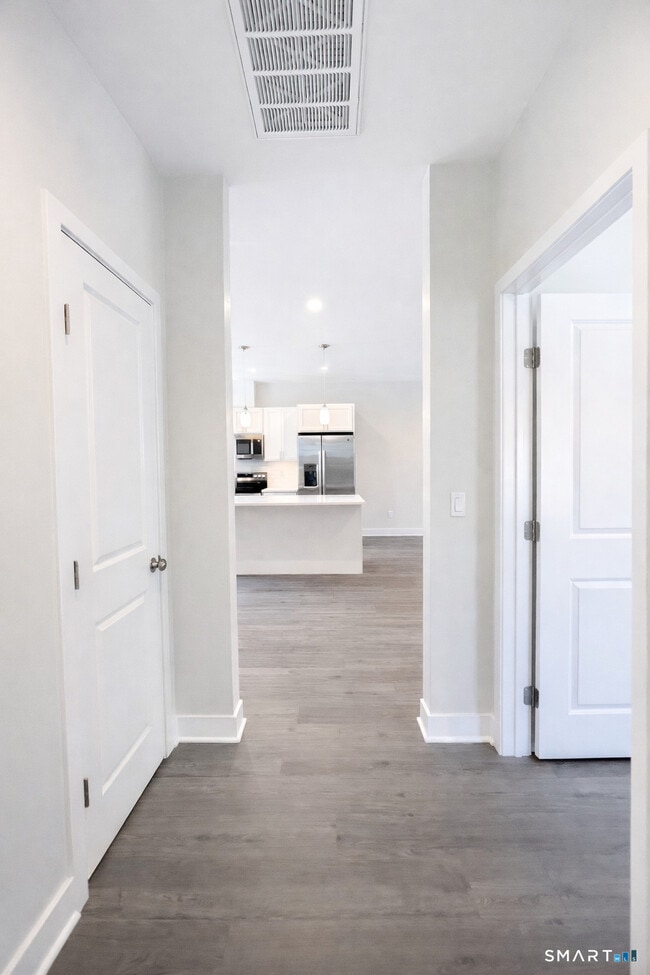 Building Photo - 24 Glen Rd