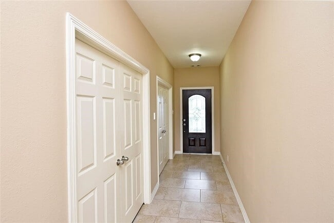 Building Photo - 4050 Calaway Oaks Ln