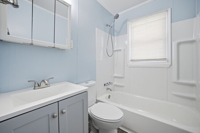 Building Photo - 723 Woodfin Rd