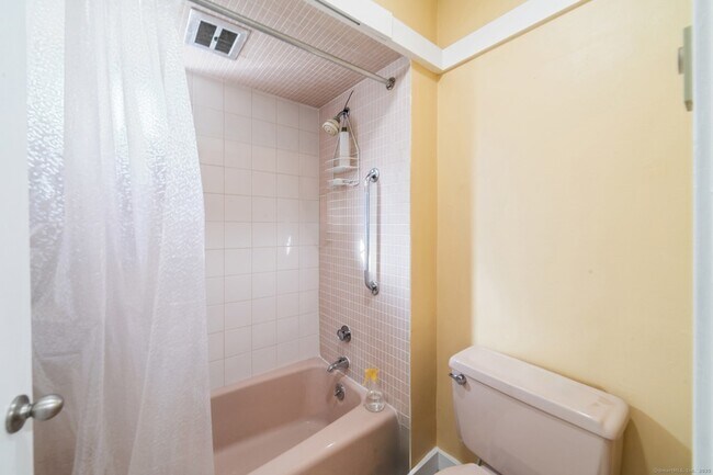 Building Photo - 21 Heritage Vlg