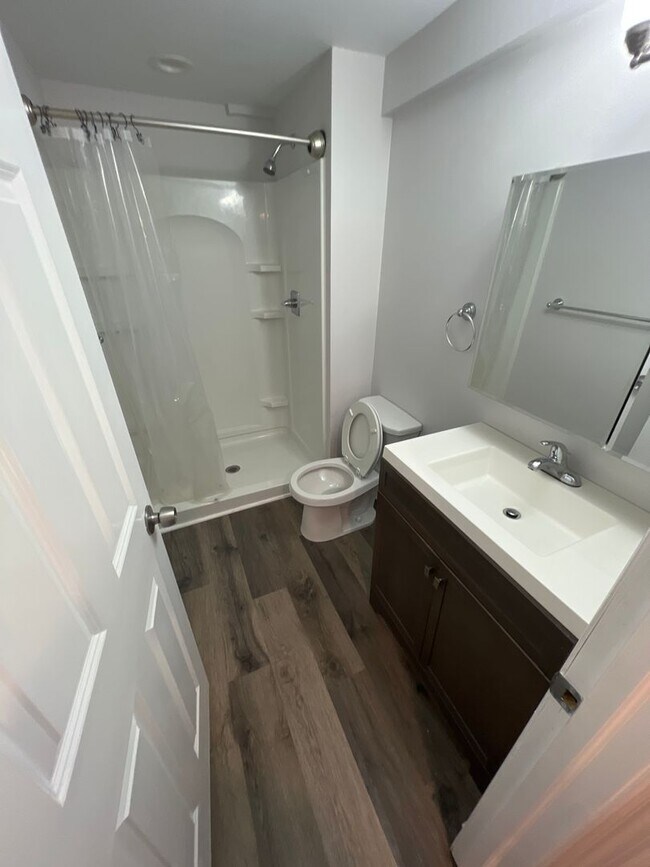 Building Photo - One Bedroom - Minutes from University of P...