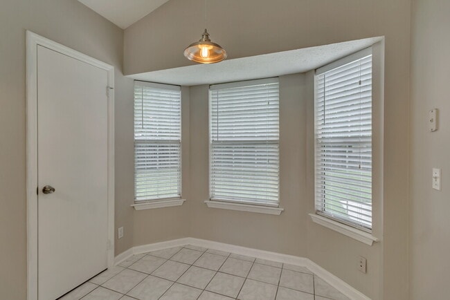 Building Photo - 710 Osprey Dr