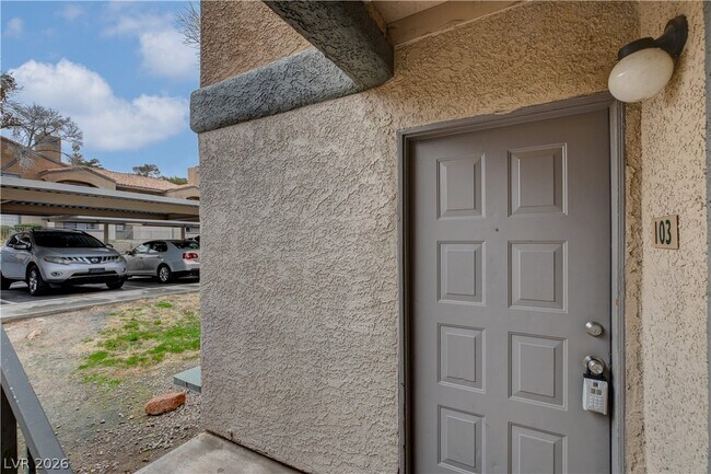 Building Photo - 200 Mission Laguna Ln