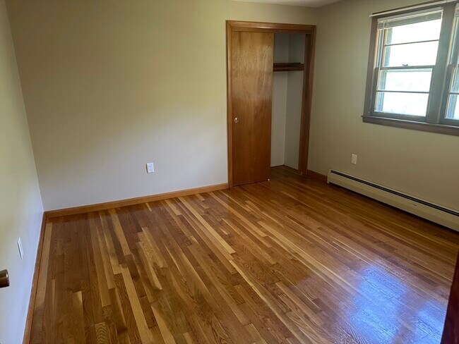 Building Photo - 11 Woodside Dr