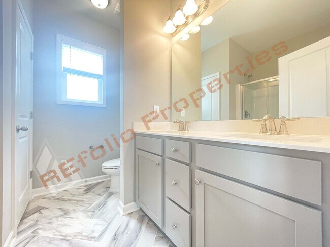 Building Photo - Beautiful Home with 4 Bedrooms, 3 Bathroom...