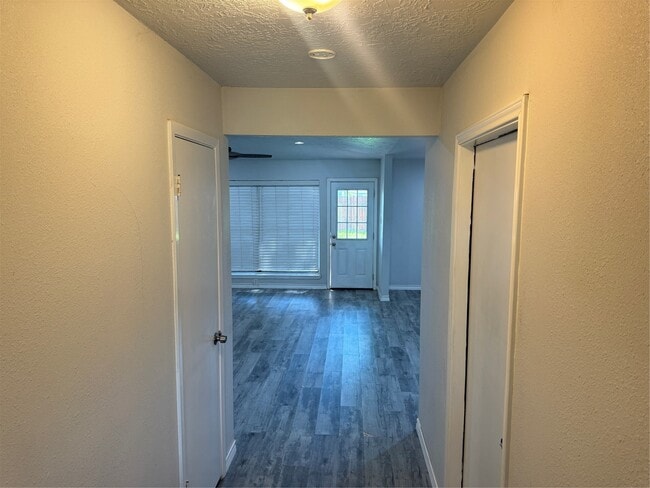 Building Photo - 3227 Fernrock Dr