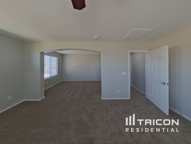 Building Photo - 40984 W Colby Dr