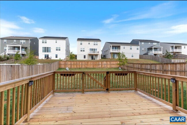 Building Photo - 407 Meadows Dr