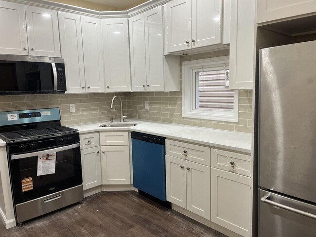 Building Photo - 36 Humphrey Ave