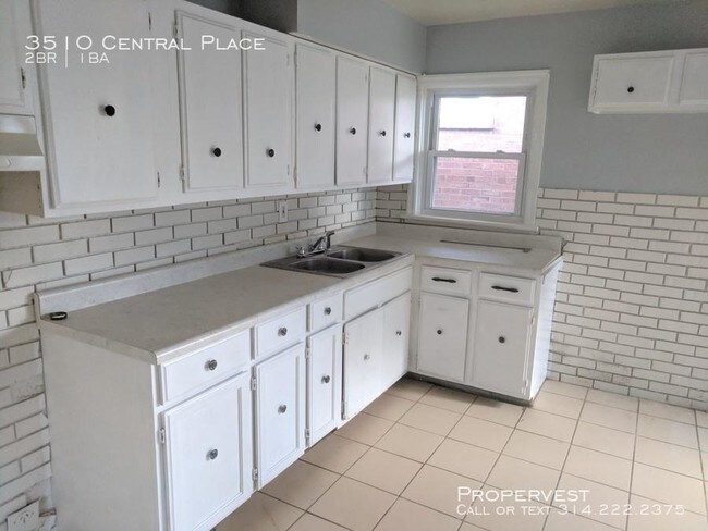 Building Photo - 2 bedroom in St. Louis  63121