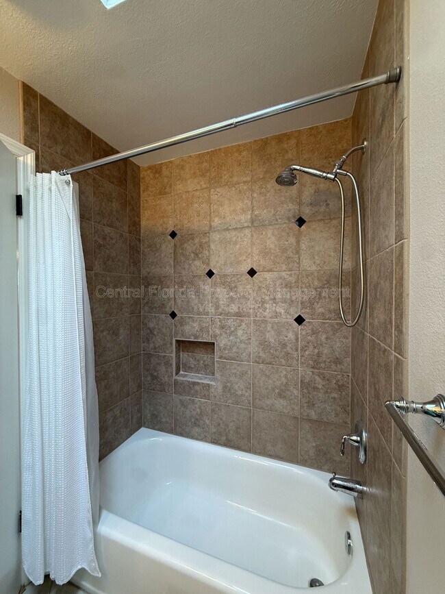 Building Photo - 103 Lake Brantley Terrace