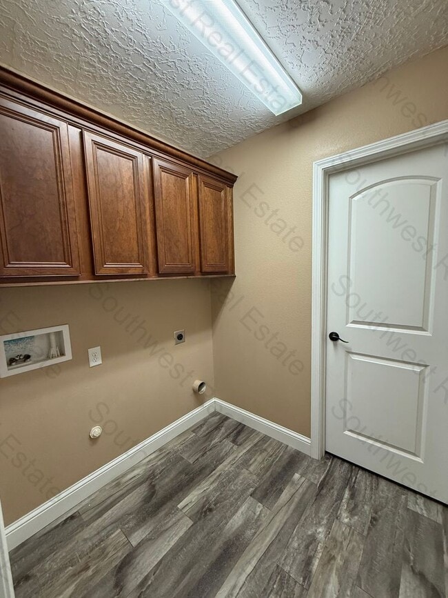 Building Photo - Spacious 3 Bedroom 2 Bath home in Portales, NM