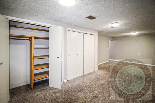 Building Photo - Beautiful and Spacious 3 Bedroom / 2 Bath ...