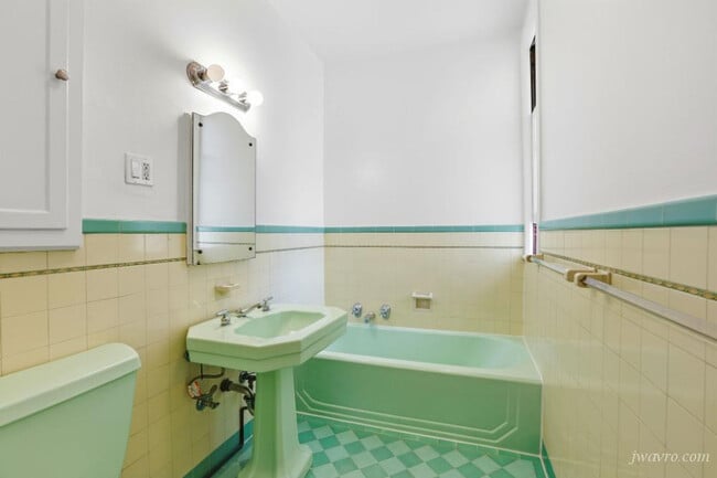 Building Photo - 1695 North Point St