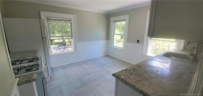 Building Photo - 641 Ferry St